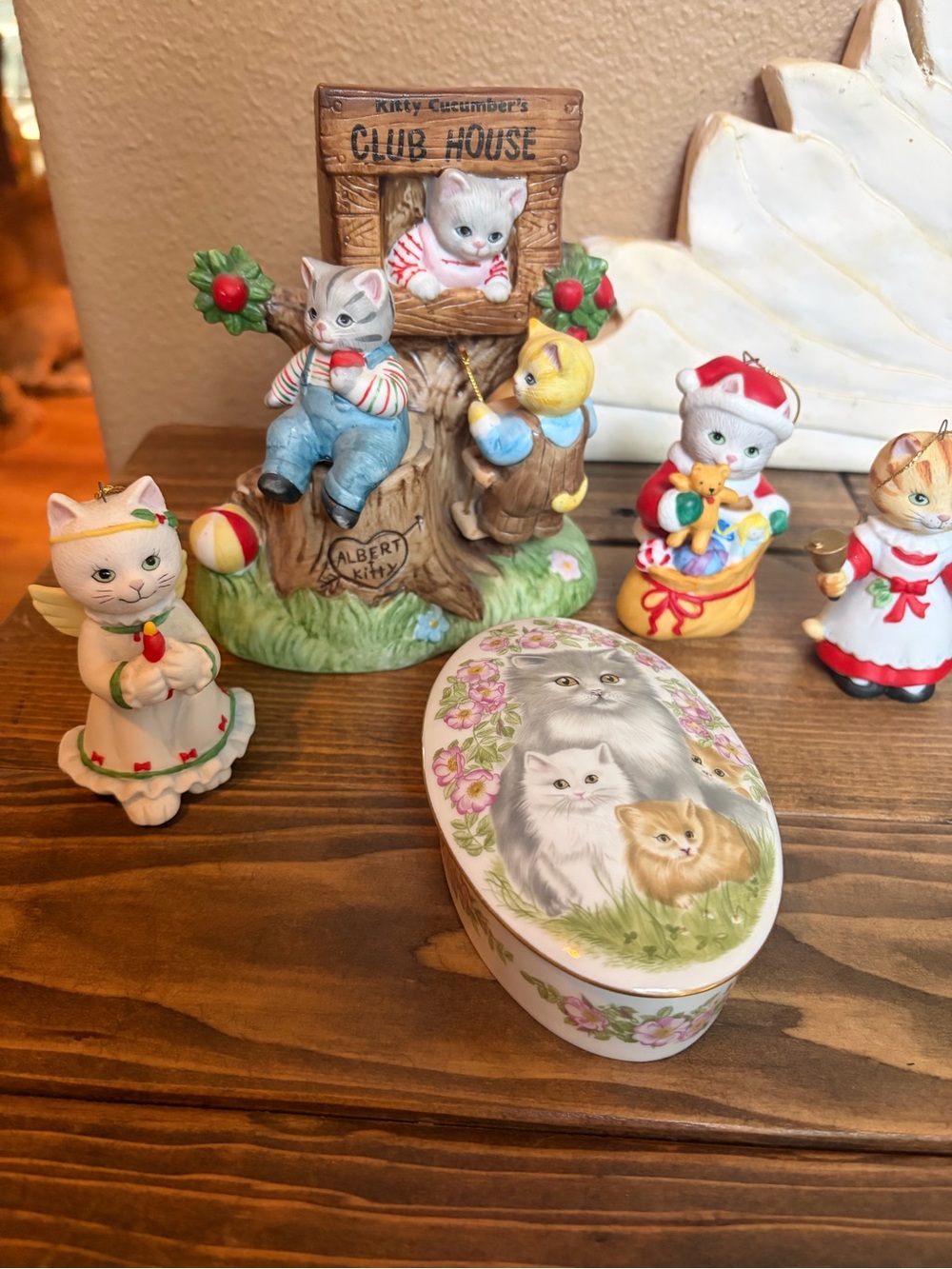 San Francisco Music Box Co Club House Cucumber Kitty Porcelain Cats Trinket